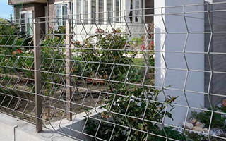 メッシュフェンス